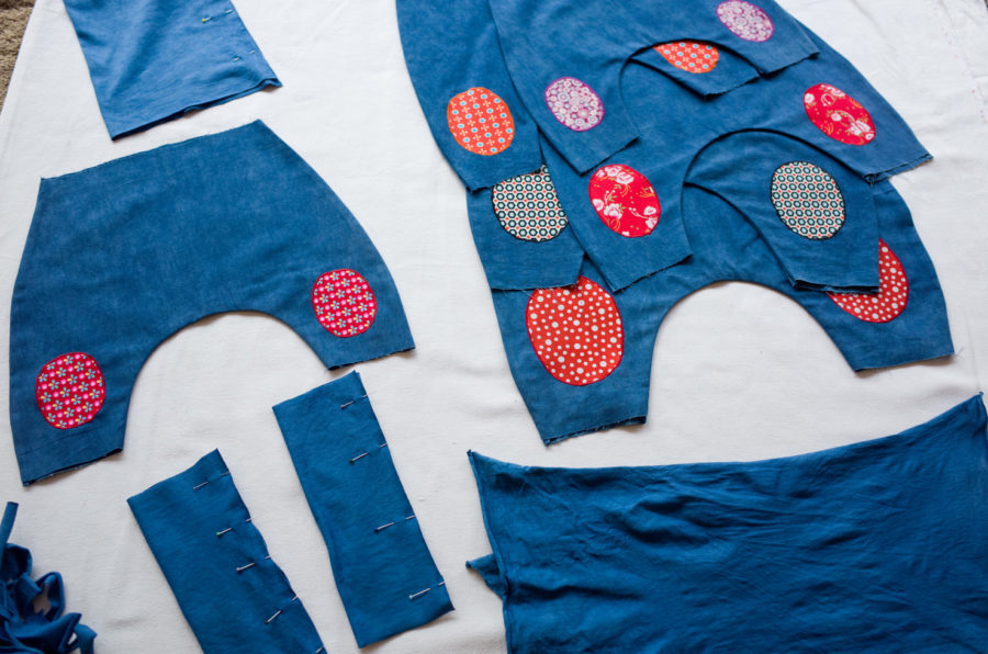 Blog | Pantalon et sarouel bébé teints à l’Indigo : les essais